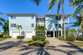 Walk to Beach Recently Renovated Sleeps 6 condo